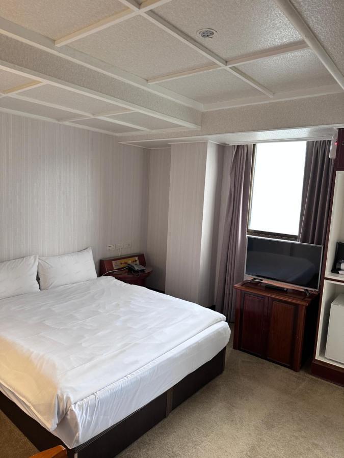 Meworld Hotel - Sanchong Taipei Eksteriør billede