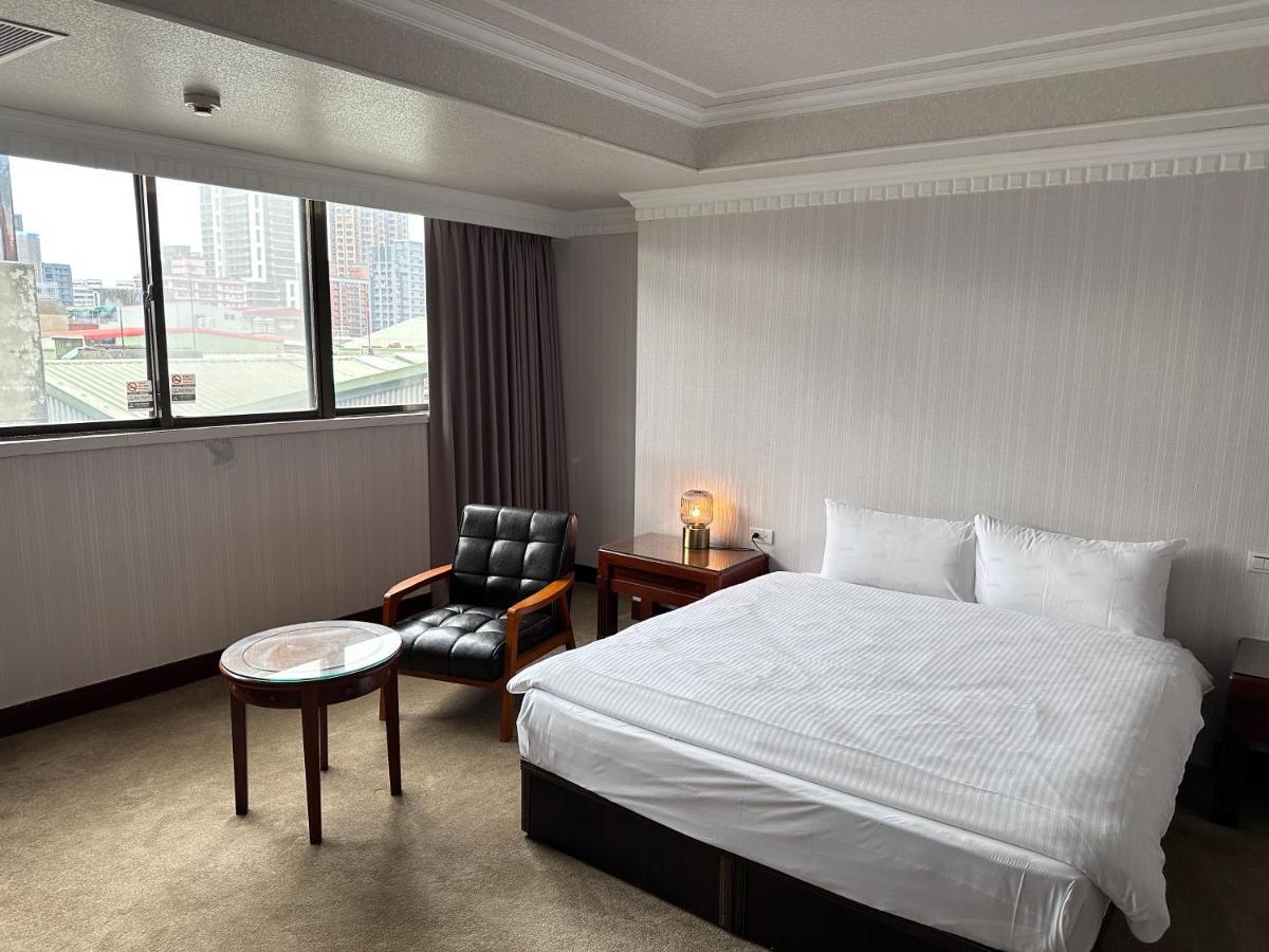 Meworld Hotel - Sanchong Taipei Eksteriør billede