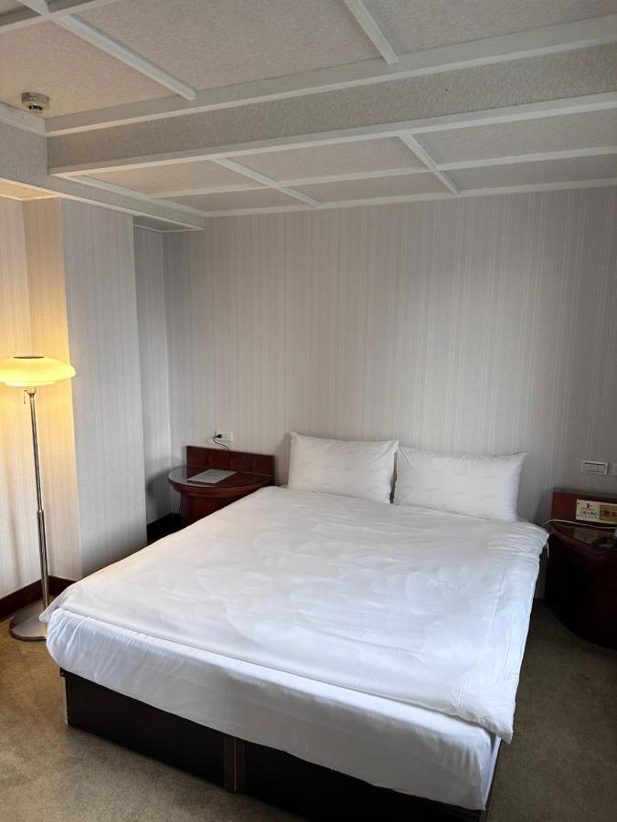 Meworld Hotel - Sanchong Taipei Eksteriør billede